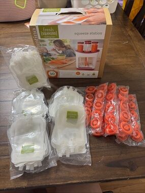 Infantino Fresh Squeeze Station and Pouches
